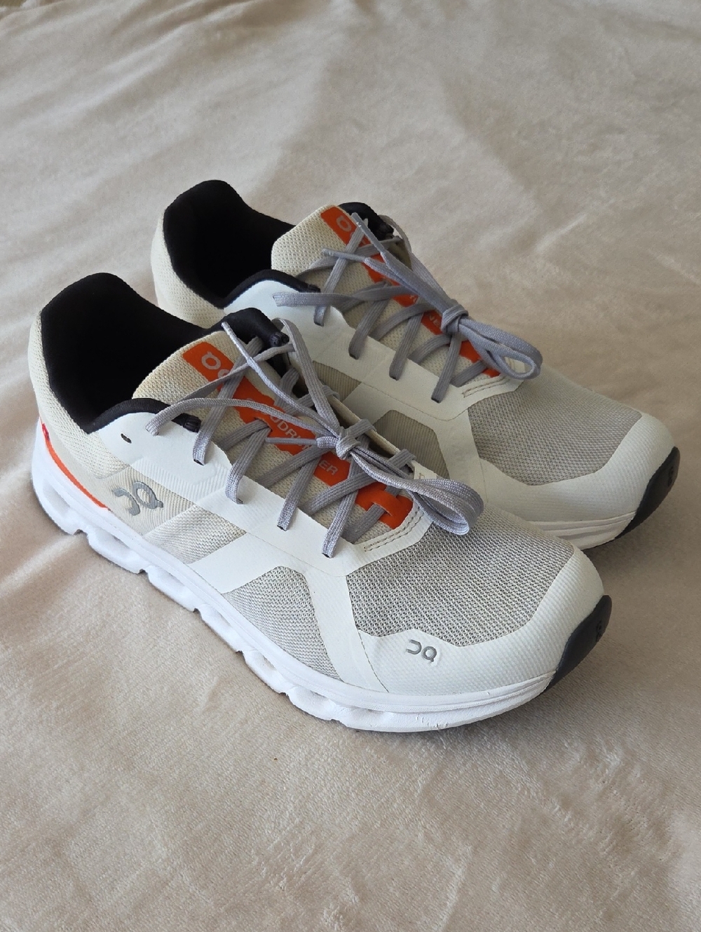 Excellent Condition, Men's On Running Cloudrunner, Size 10, White.